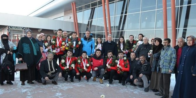 Curling Milli Takımına Coşkulu Karşılama