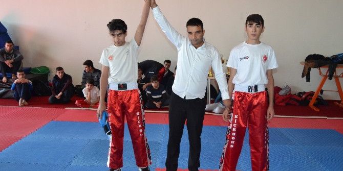 Kick Boks Okul Sporları İl Şampiyonası Yapıldı