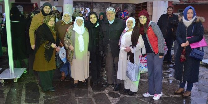 Umre Yolcuları Dualarla Uğurlandı