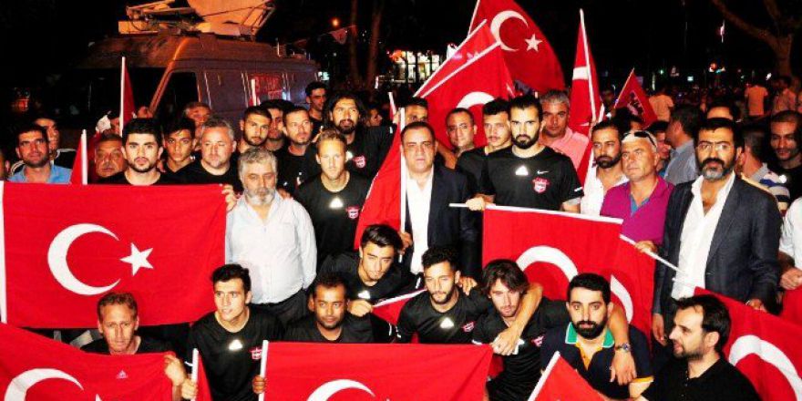 Gaziantepspor Darbeye Karşı Meydanda