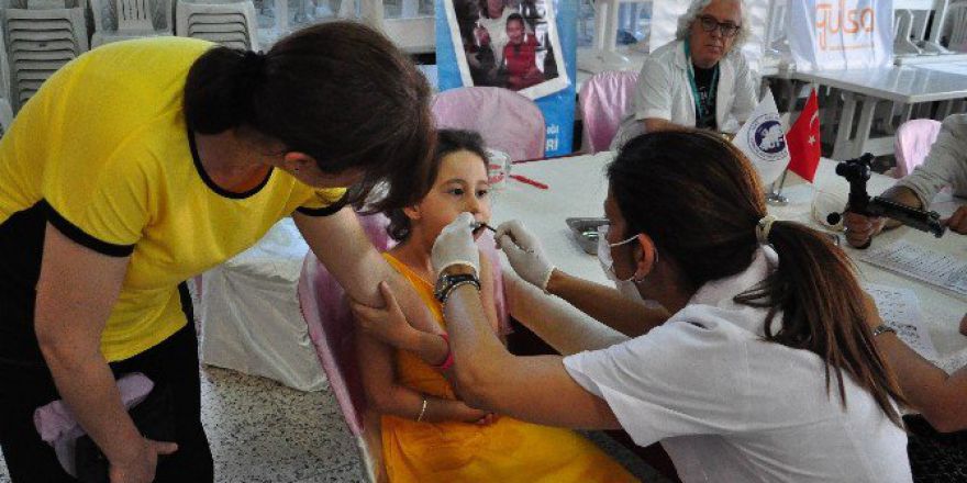 Soma’da Madenci Çocuklarına Diş Taraması