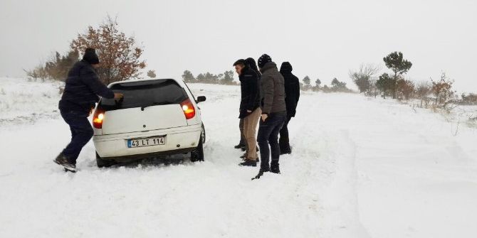 Hisarcık’ta Öğretmenlerin İçinde Bulunduğu 4 Araç Yolda Mahsur Kaldı