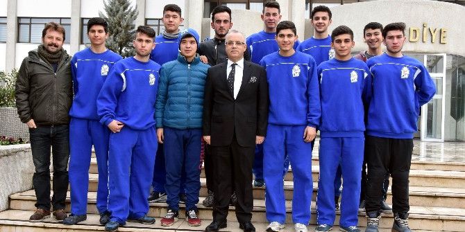 Başkan Kayda’dan Öğrencilere Yemek Sürprizi