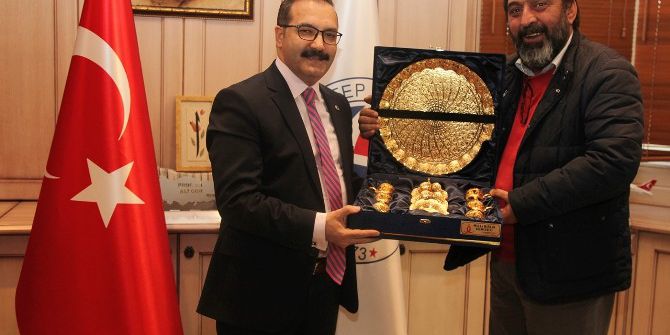 Edebiyatçı Yenilmez’den Gençlere Uyarı