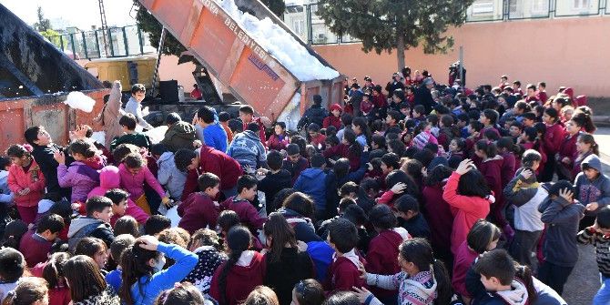 Başkan Çetin’den Öğrencilere Kar Sürprizi