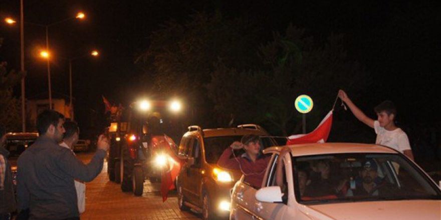 Arpaçaylılar ‘Demokrasi Nöbeti’nde Tek Yürek Oldu