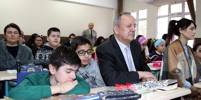 175 Bin Öğrenci Gözlerini Aynı Anda Kapadı