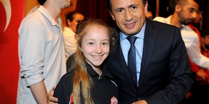 Tuzla’nın Sporcu Gençleri Başarıdan Başarıya Koşuyor