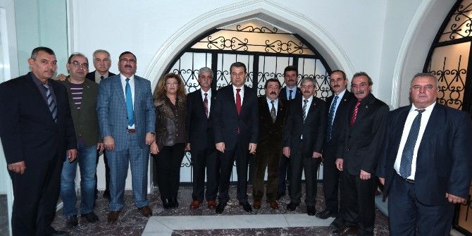 Vali Çelik’ten Türkiye Muhtarlar Derneği Eskişehir Şubesi’ne Ziyaret