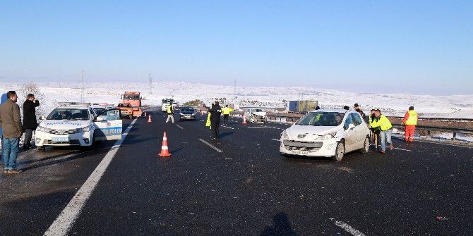 Ankara’da Aynı Noktada 3 Ayrı Kaza: 6 Yaralı