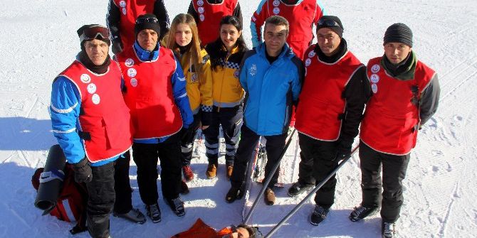 Sağlıkçılar Eyof Öncesi Palandöken’de Tatbikat Yaptı