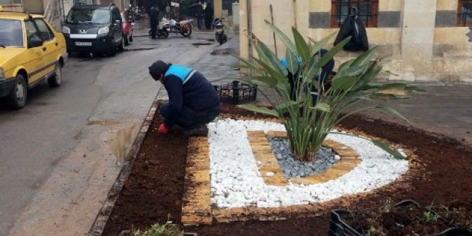 Kilis’te Park Refüjlere Çiçek Ekimine Başlandı