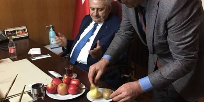 Milletvekili Özegen, Başbakan Yıldırım’a Patates İkram Etti