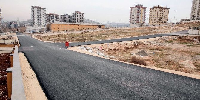 Seyrantepe Mahallesinde Yeni Açılan Yollar Asfaltlanıyor