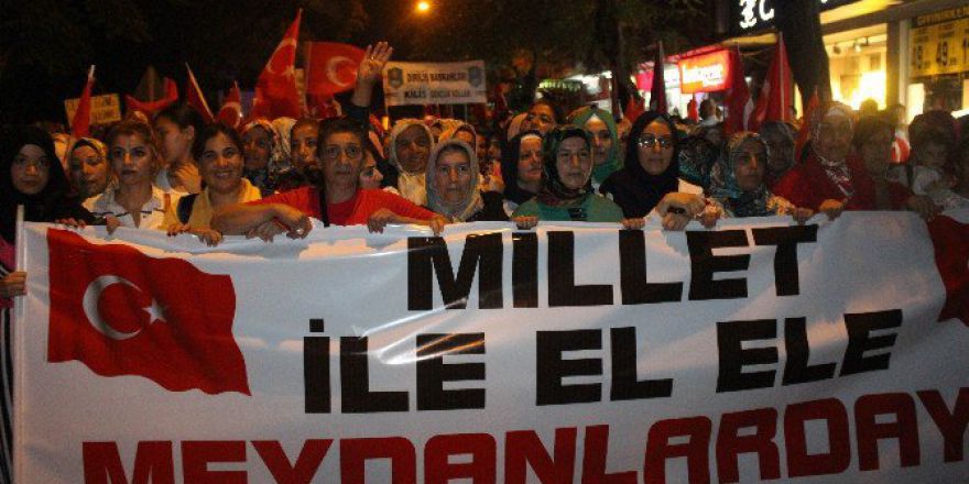 Kilis’te ’Demokrasi Nöbeti’ Sürüyor