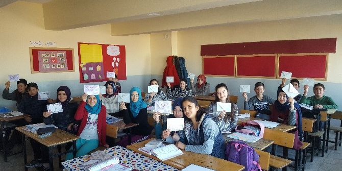 Öğrencilerinden Askerlere Mektup