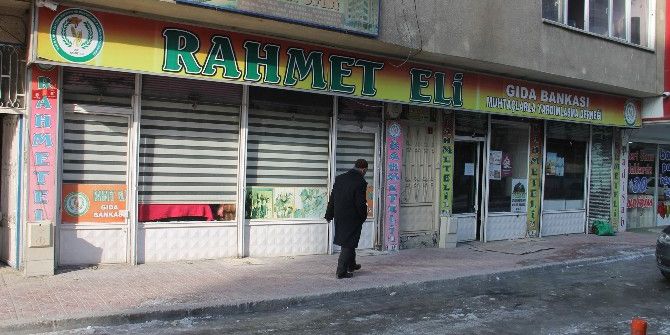 Rahmet Eli Derneği’nden 2 Bin 917 Aileye Yardım