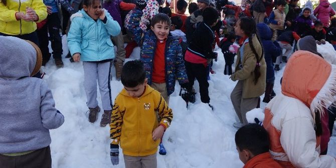 Kar Yağmayan Mersin’de Çocukların Kar Sevinci