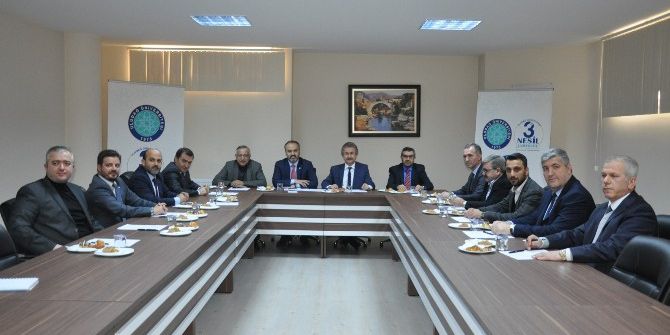 İnegöl’ün Akil İnsanları “Üniversite”yi Masaya Yatırdı