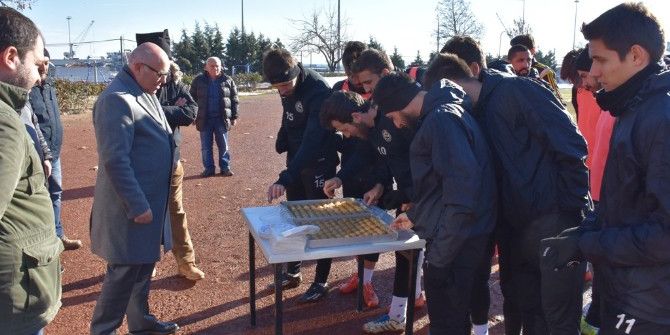 Başkan Eşkinat’tan Tekirdağsporlu Futbolculara Baklava Dopingi