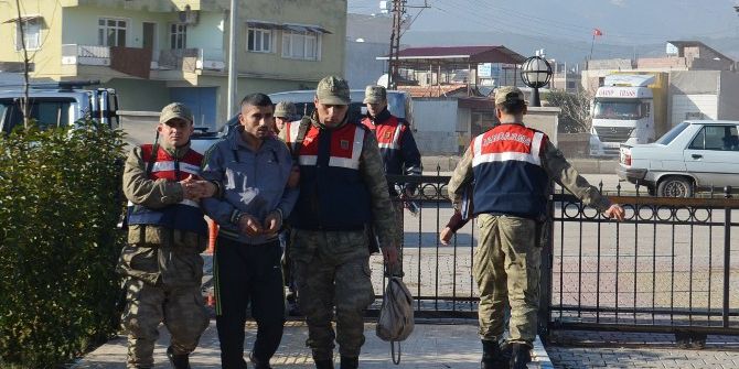 Çaldıkları Araçla Yakalandılar