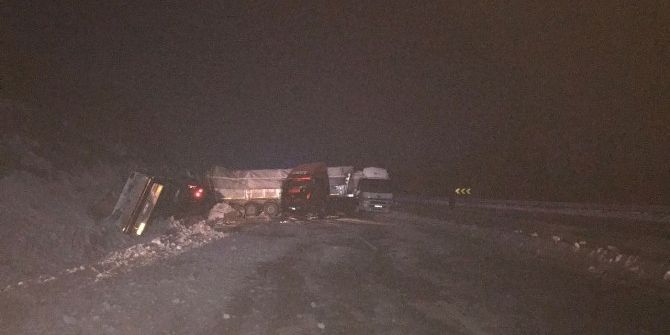 Biga’da Zincirleme Kaza; 1 Yaralı