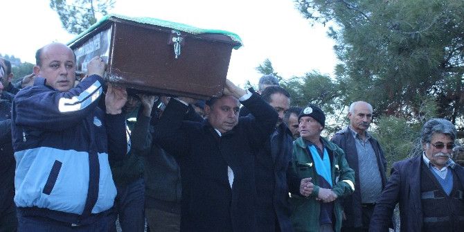 Denizli’de Yangın Faciasında Hayatını Kaybeden Aile Toprağa Verildi