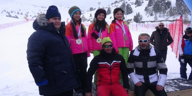 Alp Disiplini Yarışmasında Dereceye Giren Sporculara Madalyaları Verildi