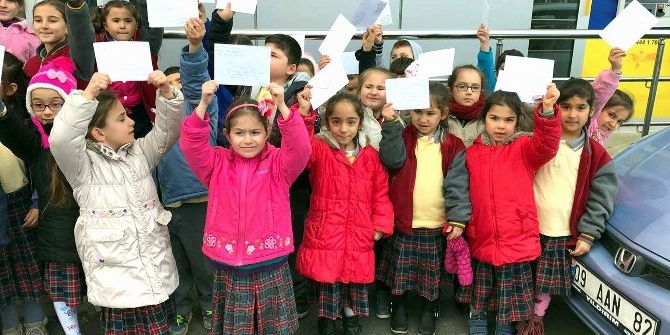 Minik Elleriyle Engelleri Kaldırdılar