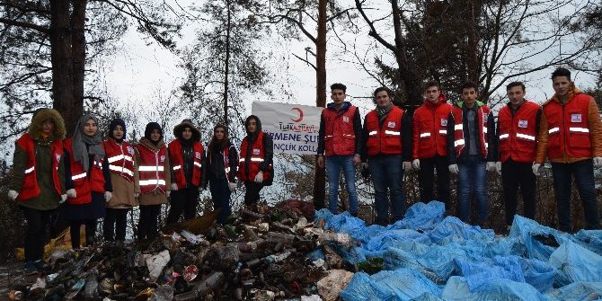 Orman Yangını Sahasında Çöp Temizliği Yaptılar
