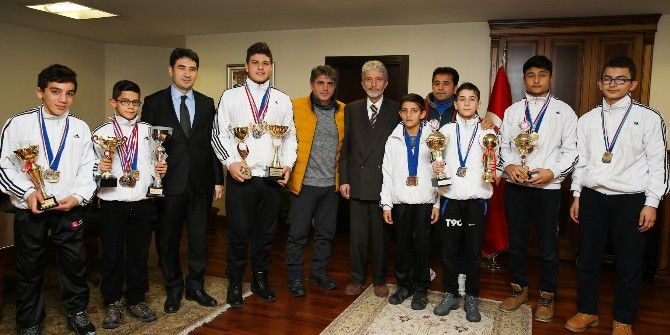 Şampiyonlardan Başkan Tuna’ya Teşekkür Ziyareti