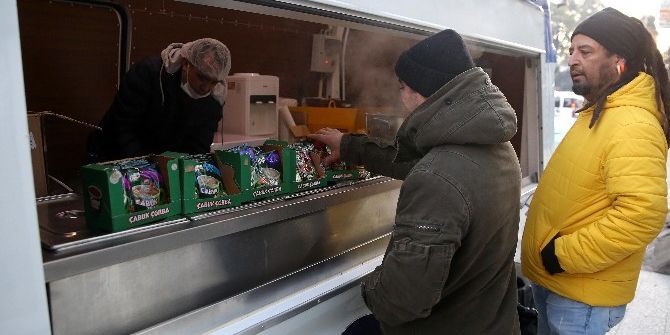 İşe Gidenlere Sıcak Çorba Molası