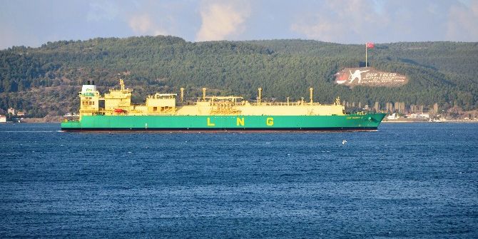 Doğalgaz Tankeri Çanakkale Boğazı’nı Kapattı