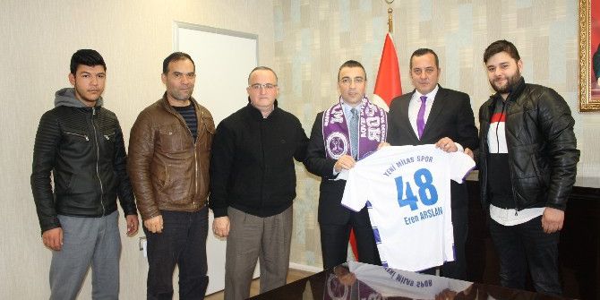 Yeni Milasspor Taraftarları Forma Hediye Etti