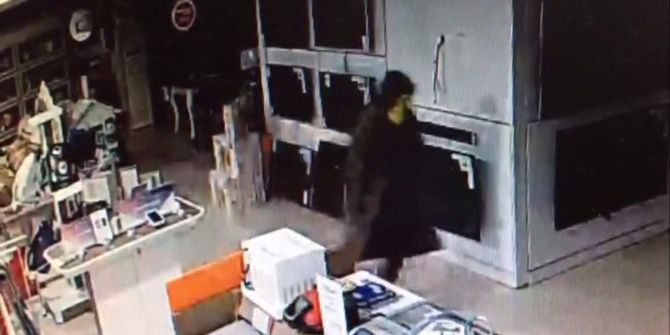 Mağazadan Televizyon Çalan Hırsızlar Kayıplara Karıştı