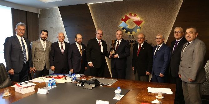 Bakan Özlü: “Elektrikli Otomobil Üretimine Geçeceğiz”