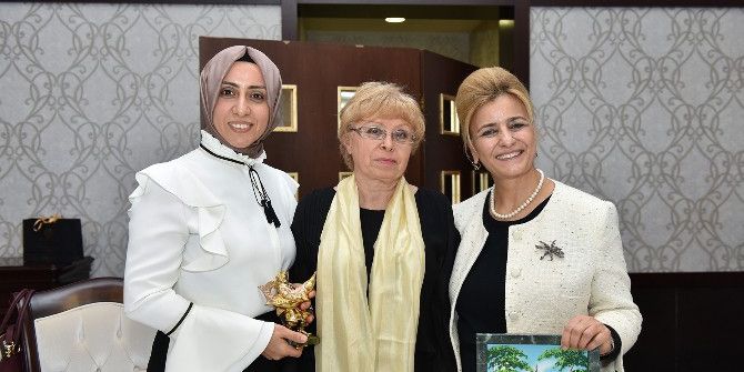 Nevin Gökçek’ten Bayan Karlov’a Veda Yemeği