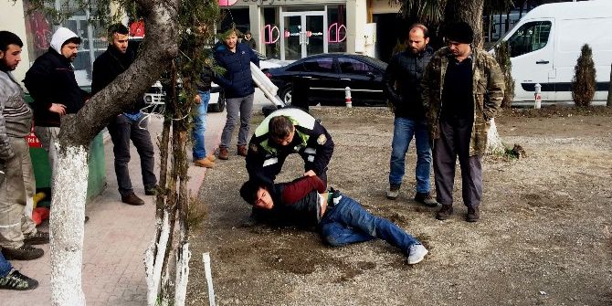 Çaldıkları Otomobil İçinde Uyuya Kalan Hırsızlara Polisten Kelepçeli Uyandırma