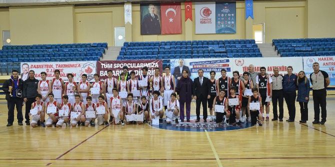 Bilecik’te Okul Sporları Basketbol Ve Voleybol Müsabakaları Sona Erdi