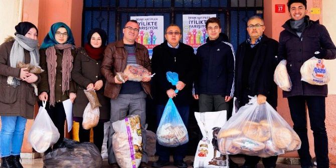 Öğrenciler Sokak Hayvanlarına Duyarsız Kalmadı