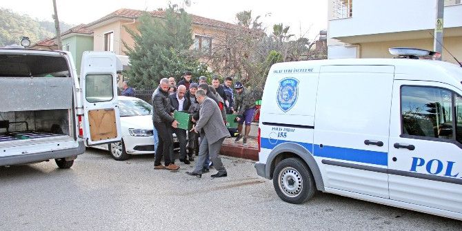 İş Adamı Evinde Ölü Bulundu