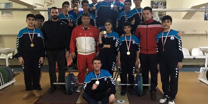 Yıldırımlı Halterciler Madalyaya Doymuyor