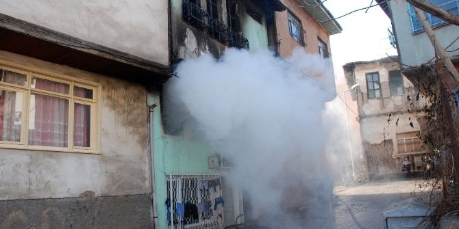 Suriyeli Ailenin Kaldığı Evde Yangın