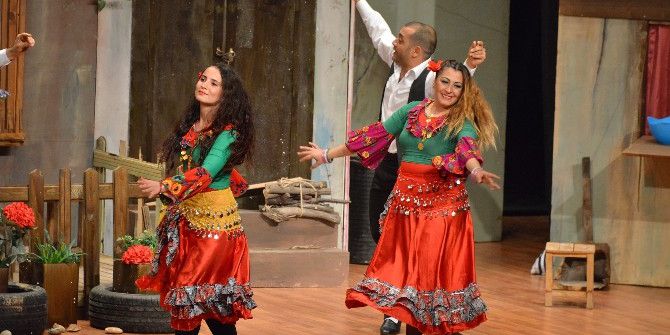 Şehir Tiyatroları ‘Şenlik Çıkmazı’ Oyunuyla İzleyici Karşısına Çıktı