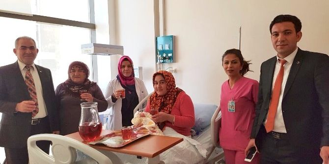 Doğum Yapan Annelere Lohusa Şerbeti İkramı