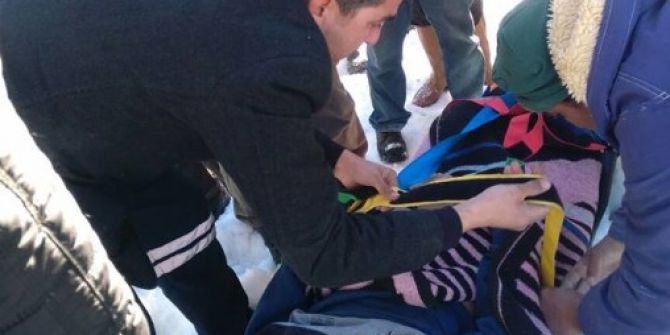 Yuvarlandığı Uçurumda Mahsur Kalan Yaşlı Adamı İtfaiye Kurtardı