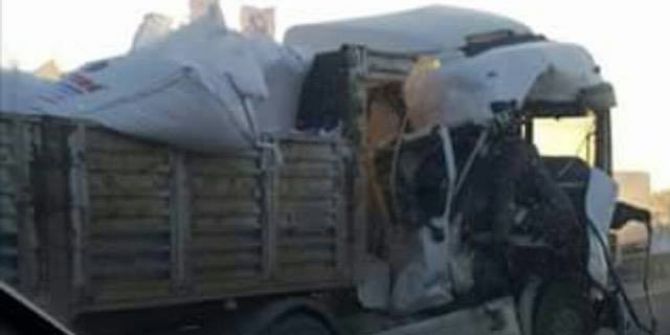 Bozüyük’te Çarpışan Tırlar Trafiği Kapattı