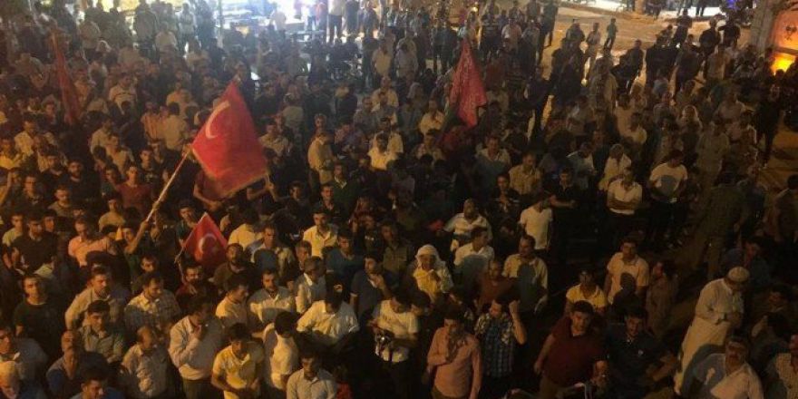 Ak Parti Gençlik Kolları Başkanı Köroğlu, Demokrasi Şehitlerine Mevlit Okudu