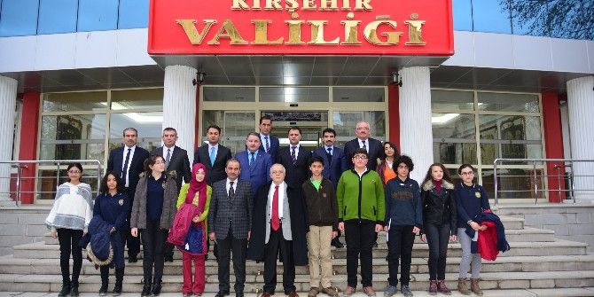 Vali’den Teog’da Başarılı Olan 10 Öğrenciye Ödül