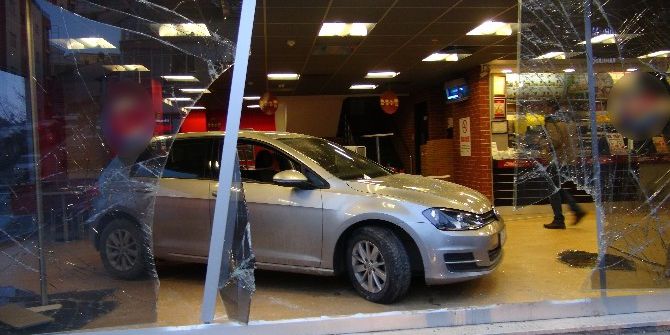 Fren Yerine Gaza Basınca Dükkana Girdi